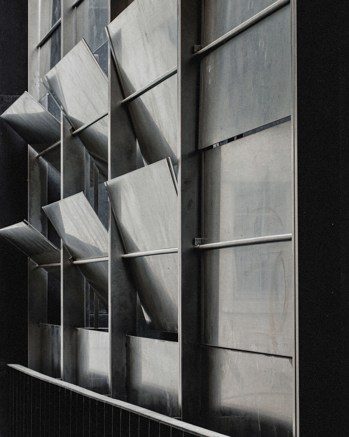 016. L Shutter - Thumbnail